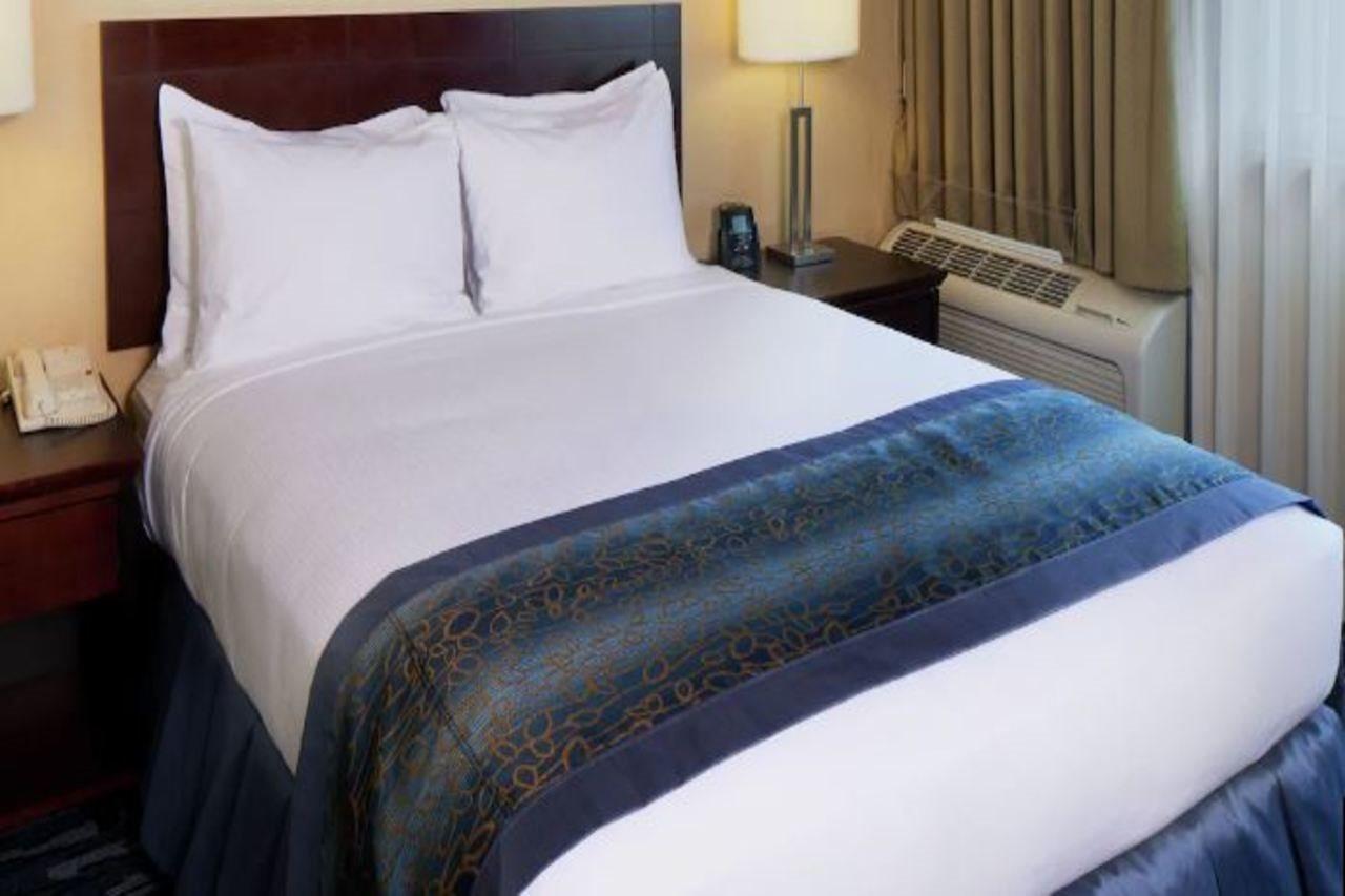 Doubletree By Hilton Norwalk Hotel Ngoại thất bức ảnh