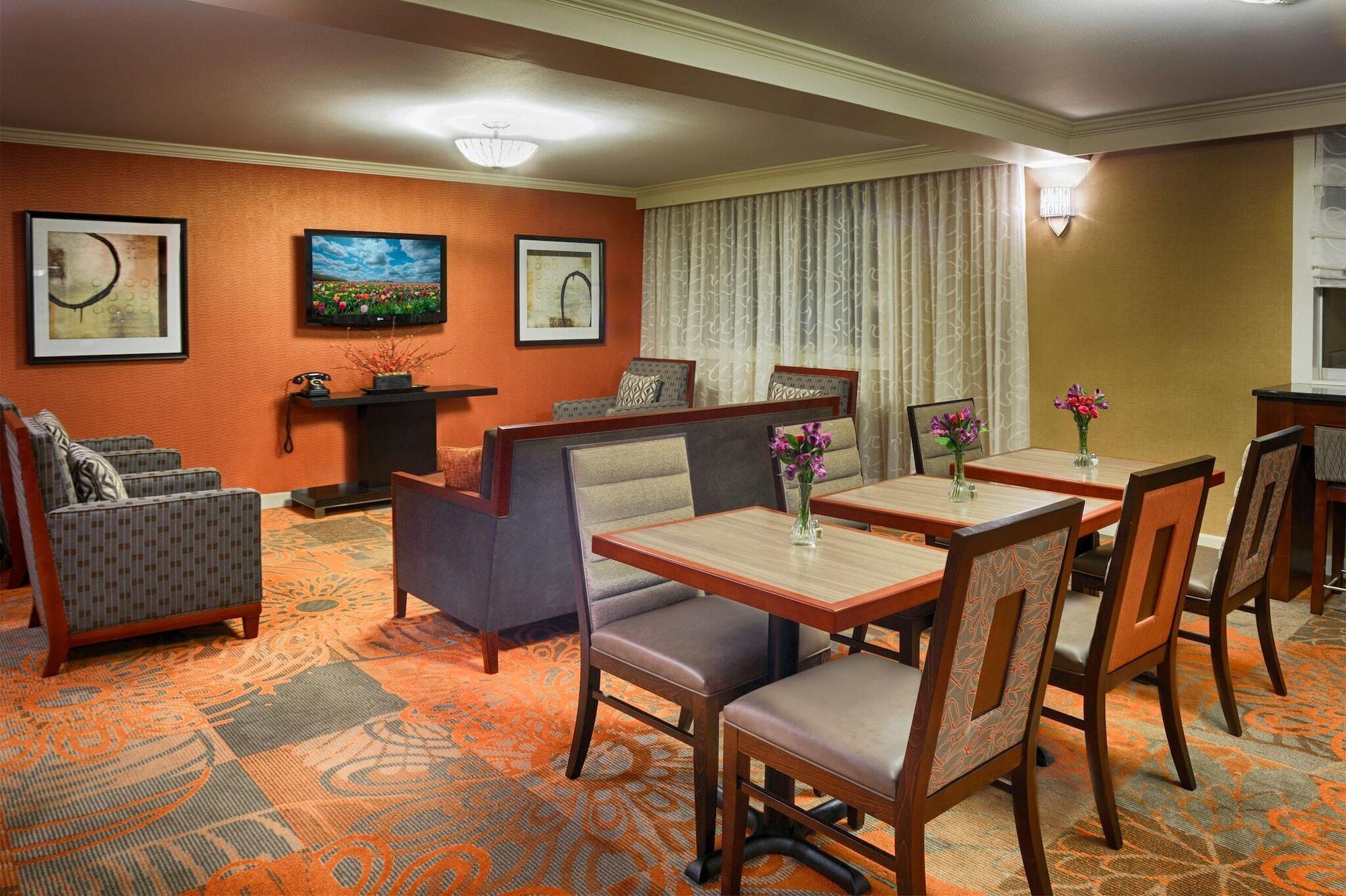 Doubletree By Hilton Norwalk Hotel Ngoại thất bức ảnh