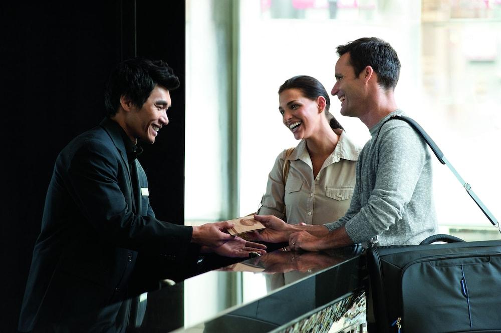 Doubletree By Hilton Norwalk Hotel Ngoại thất bức ảnh