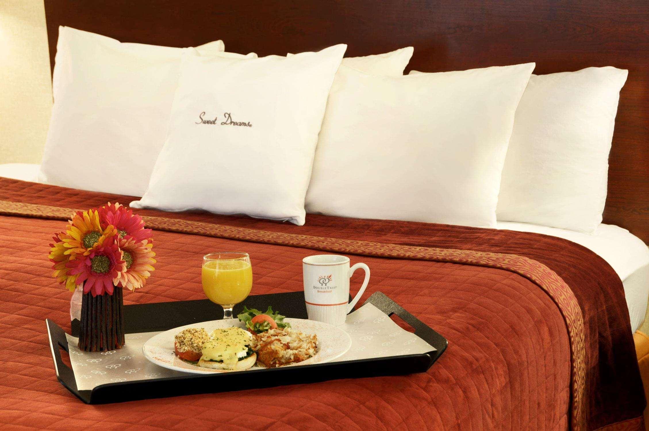 Doubletree By Hilton Norwalk Hotel Ngoại thất bức ảnh