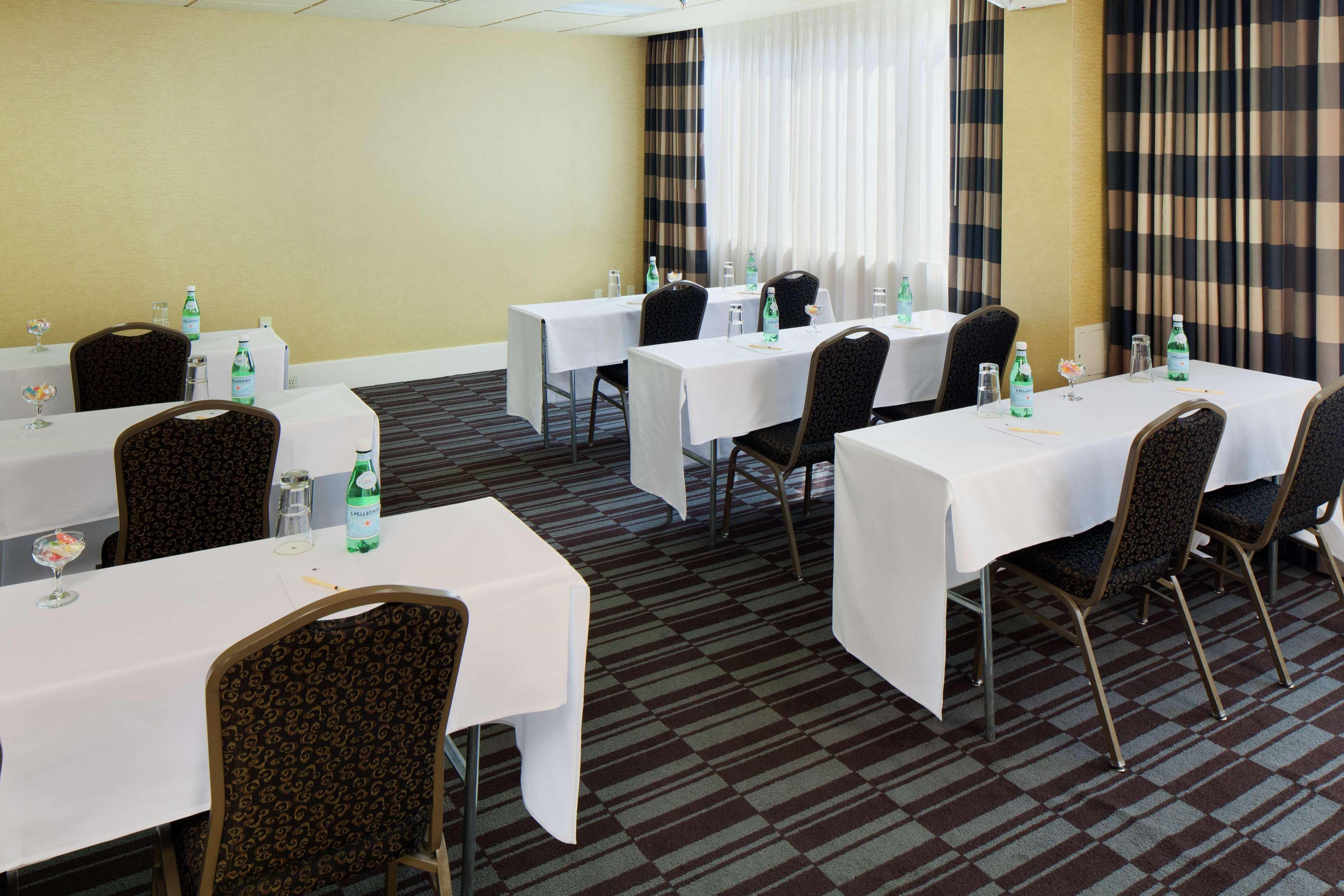 Doubletree By Hilton Norwalk Hotel Kinh doanh bức ảnh