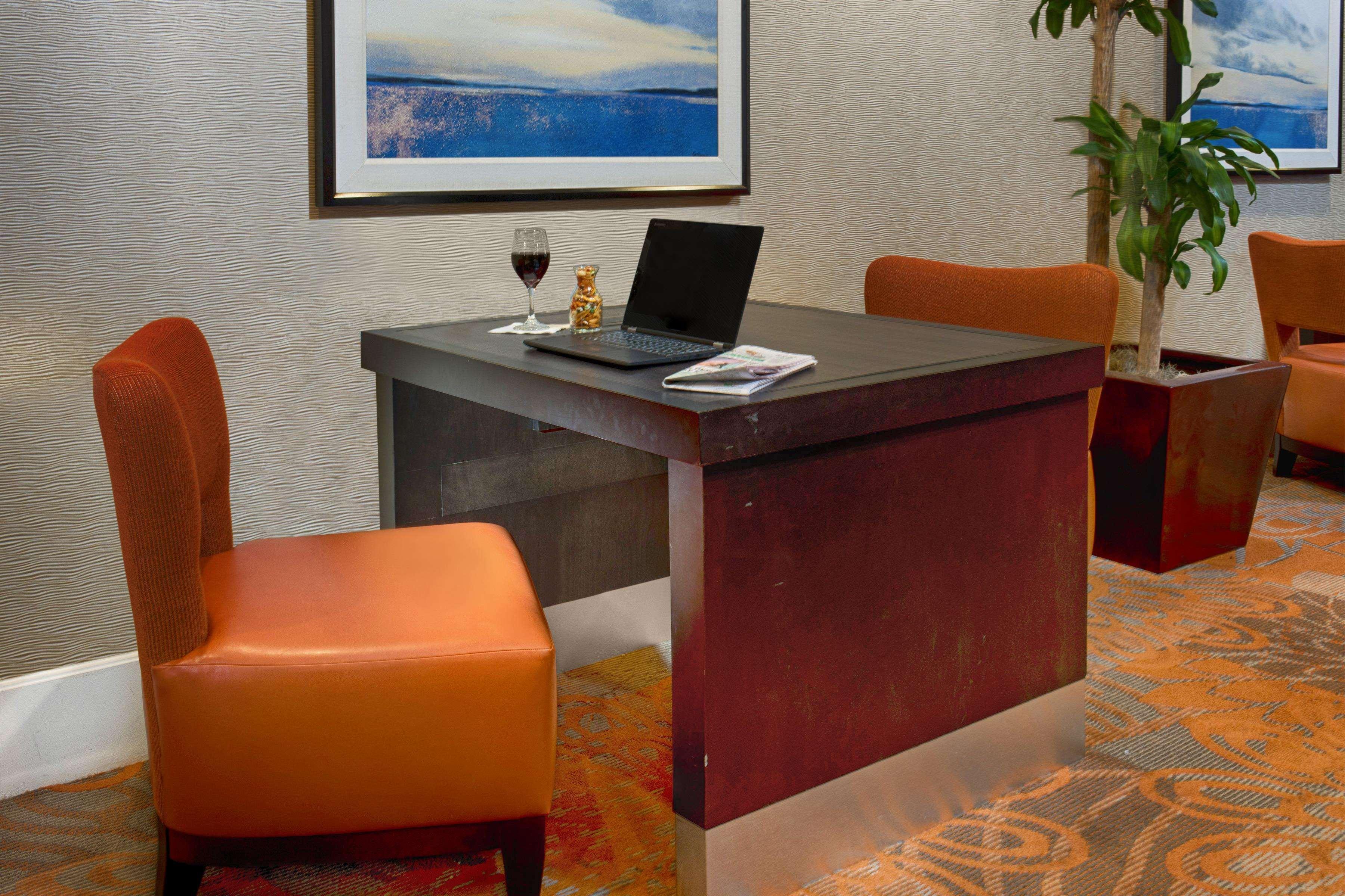 Doubletree By Hilton Norwalk Hotel Ngoại thất bức ảnh