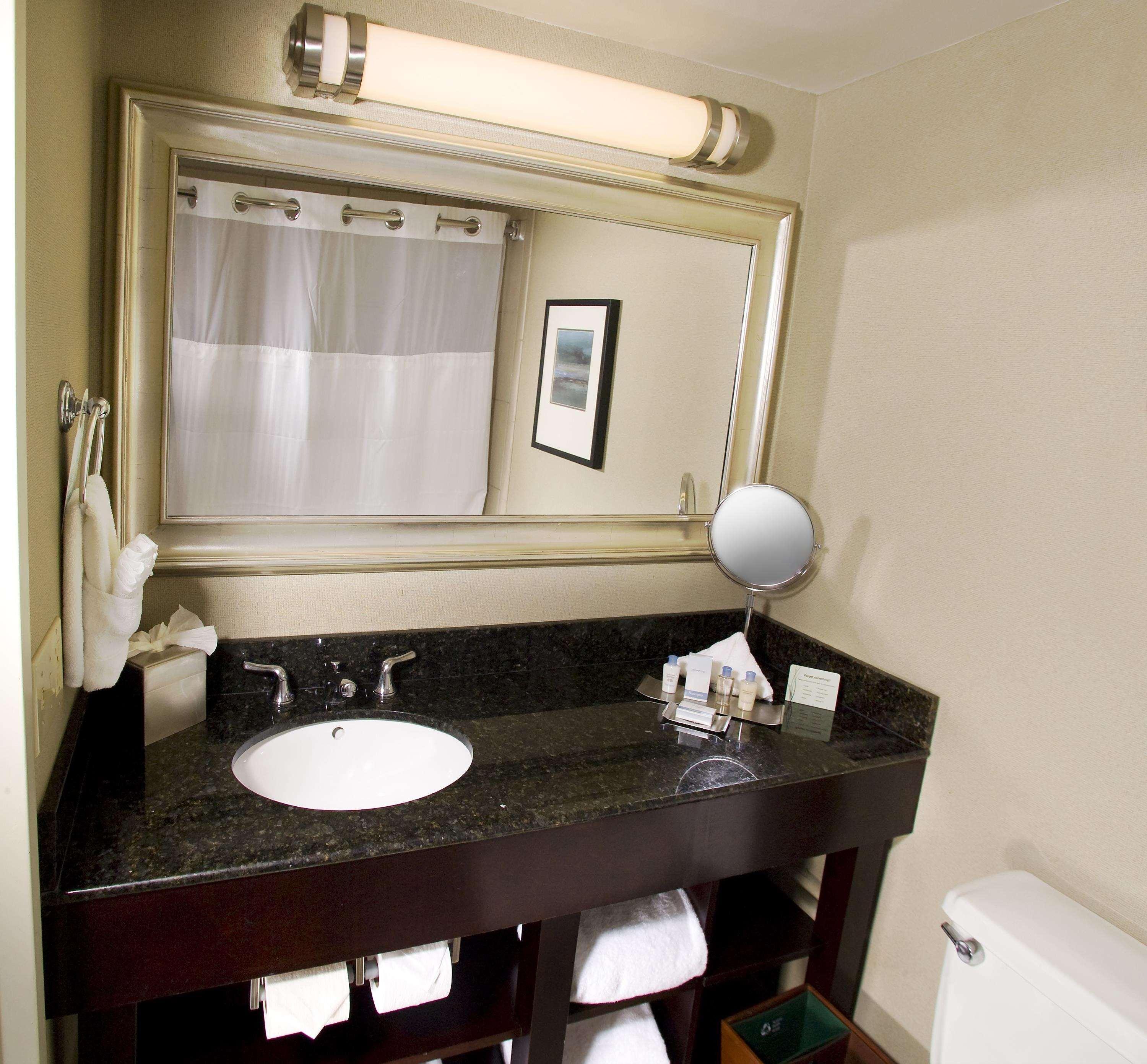 Doubletree By Hilton Norwalk Hotel Ngoại thất bức ảnh