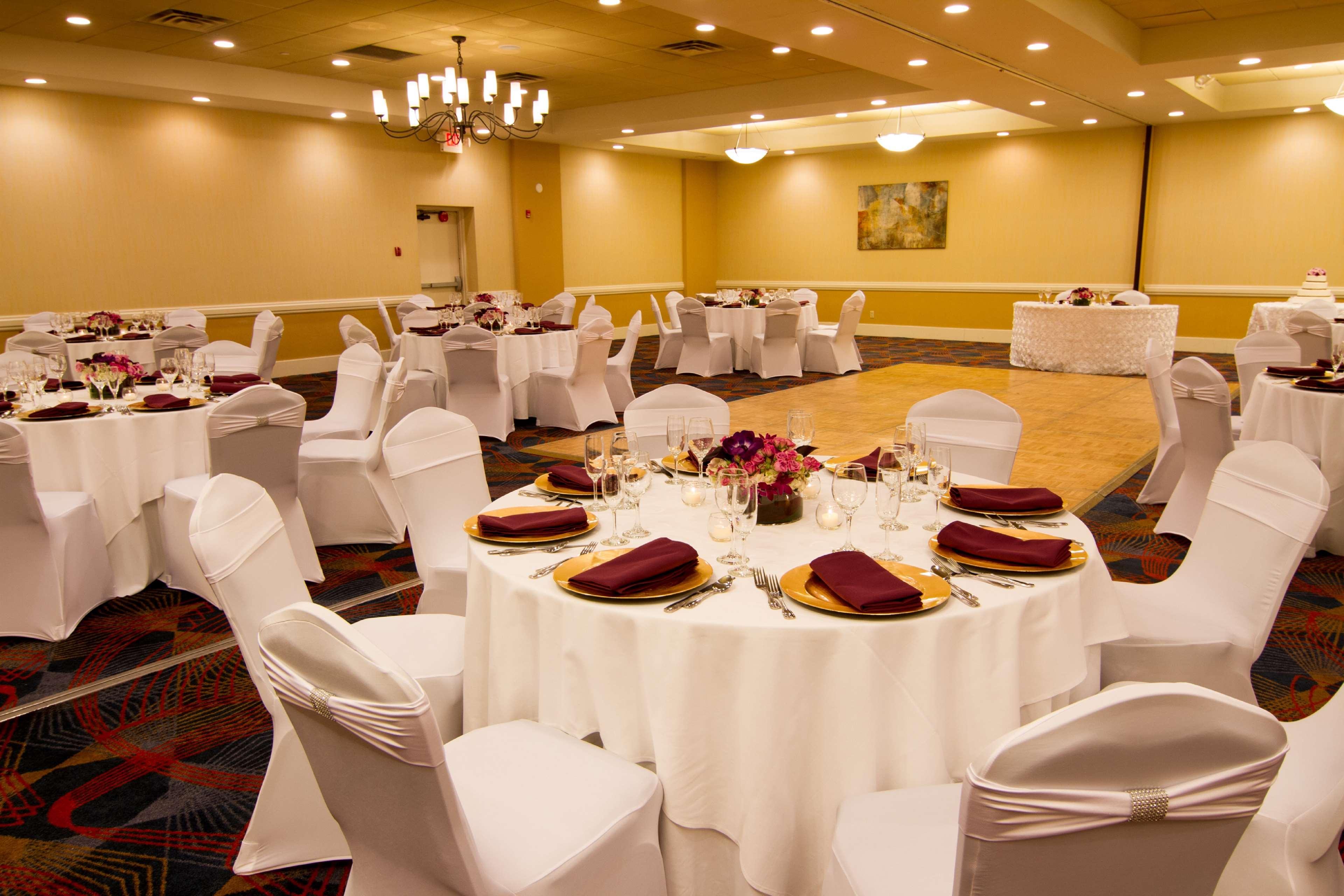Doubletree By Hilton Norwalk Hotel Ngoại thất bức ảnh