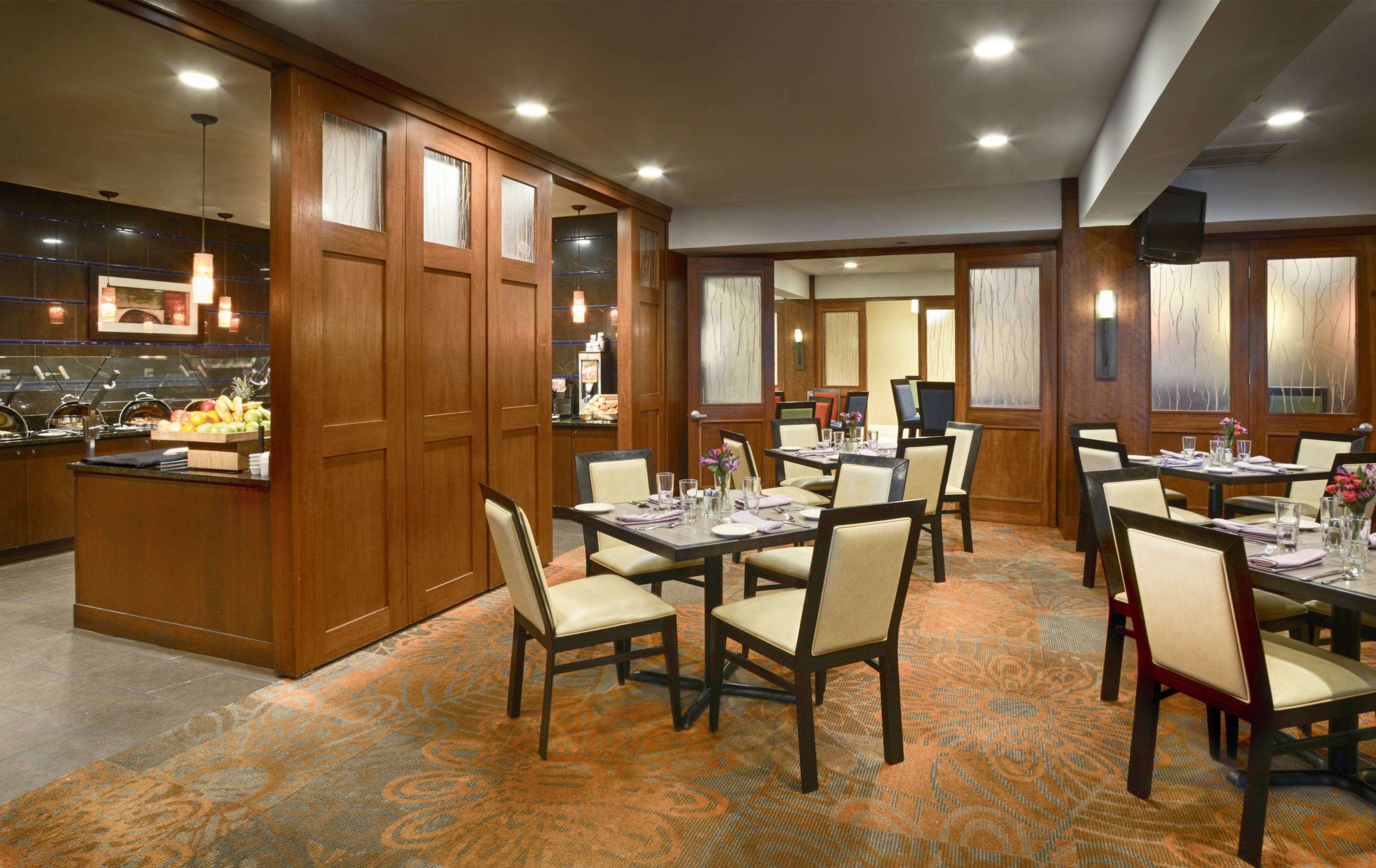 Doubletree By Hilton Norwalk Hotel Ngoại thất bức ảnh