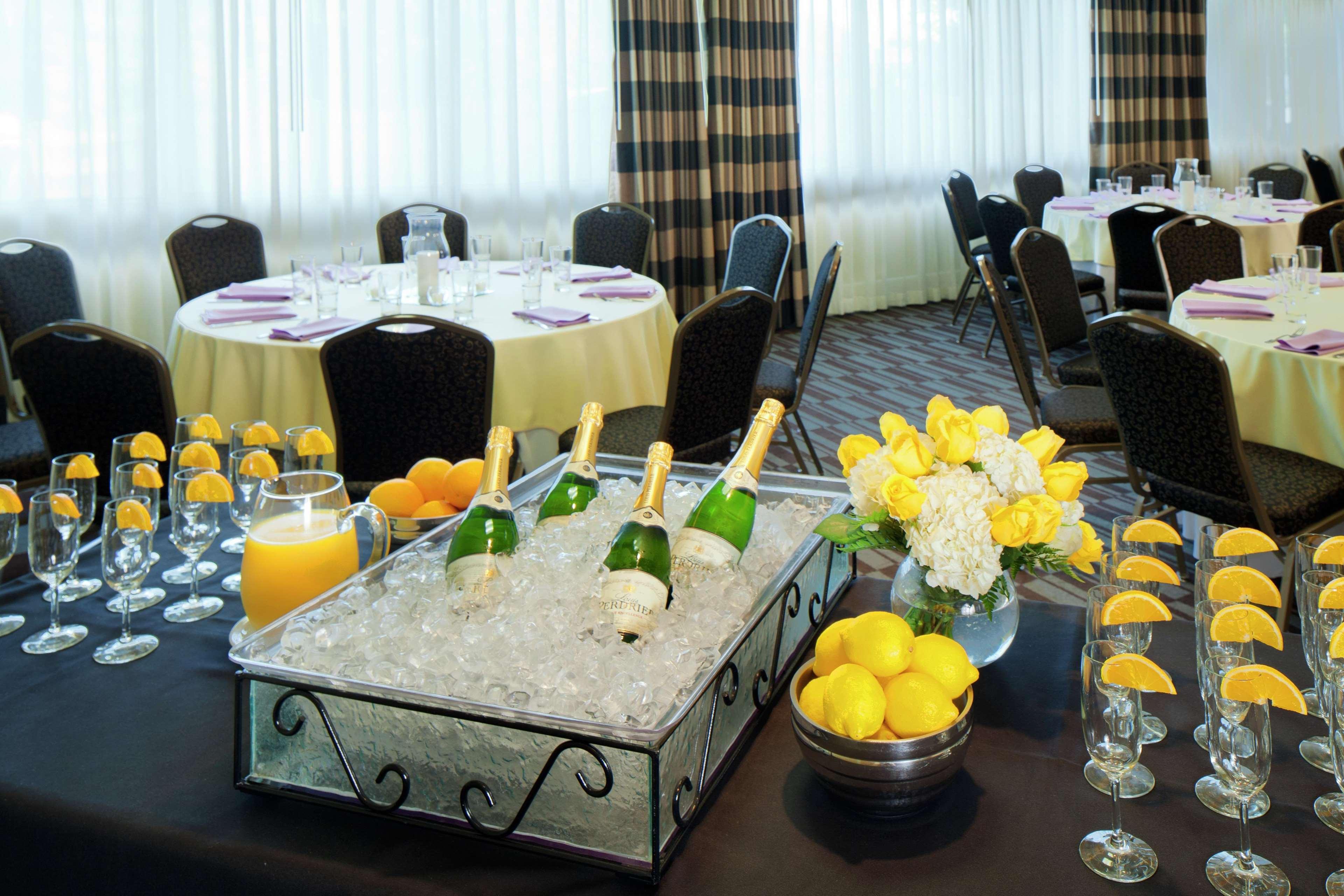 Doubletree By Hilton Norwalk Hotel Nhà hàng bức ảnh