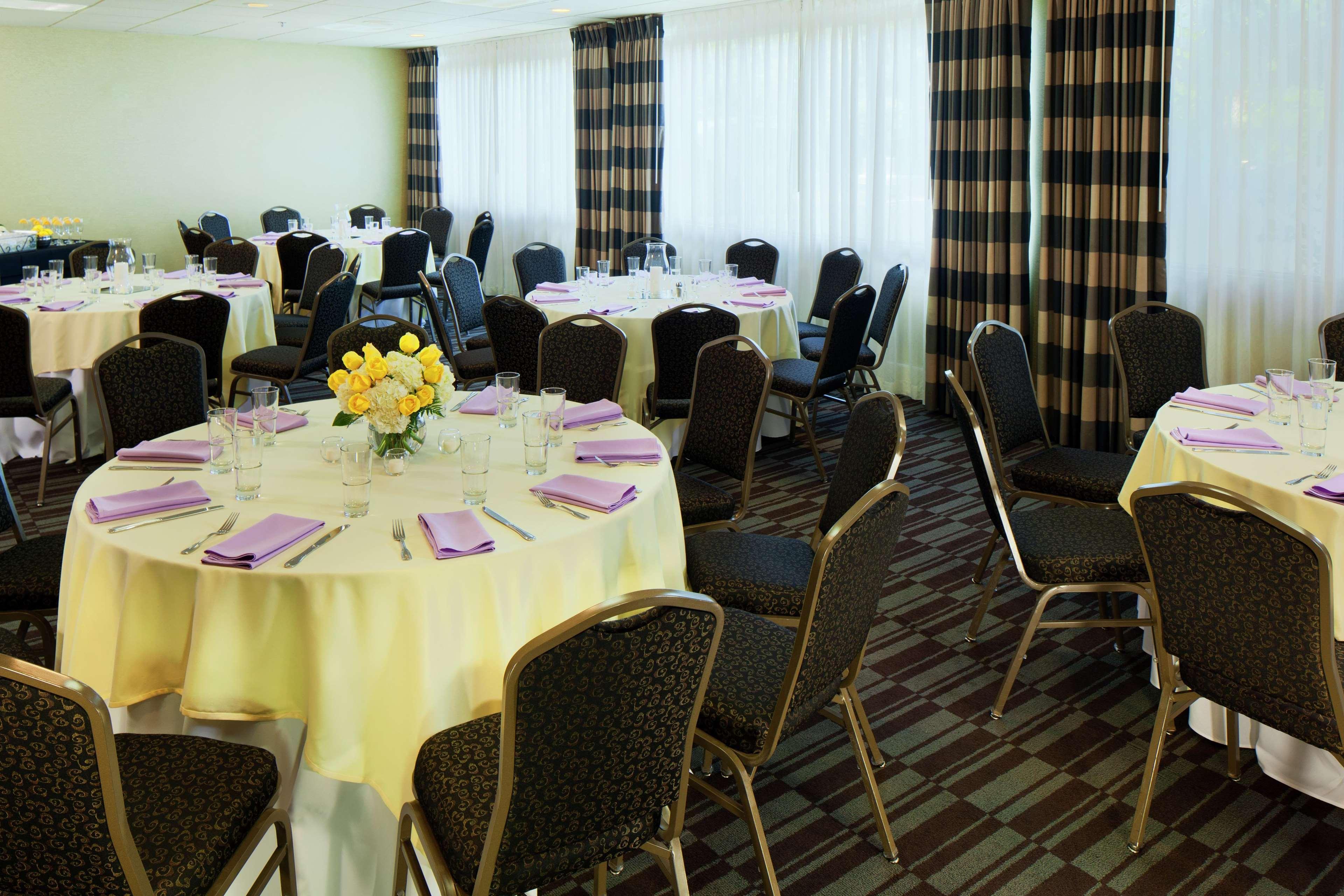 Doubletree By Hilton Norwalk Hotel Nhà hàng bức ảnh