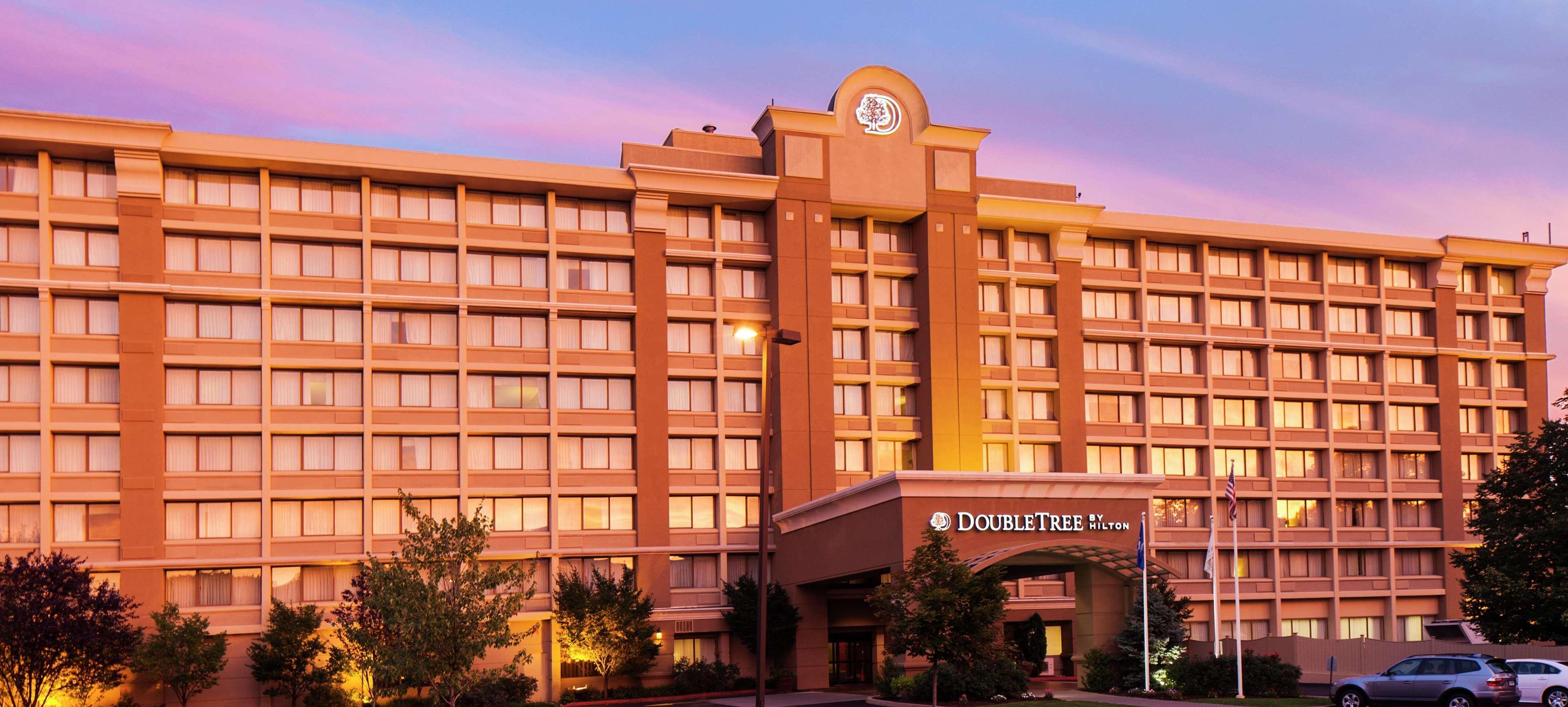 Doubletree By Hilton Norwalk Hotel Ngoại thất bức ảnh