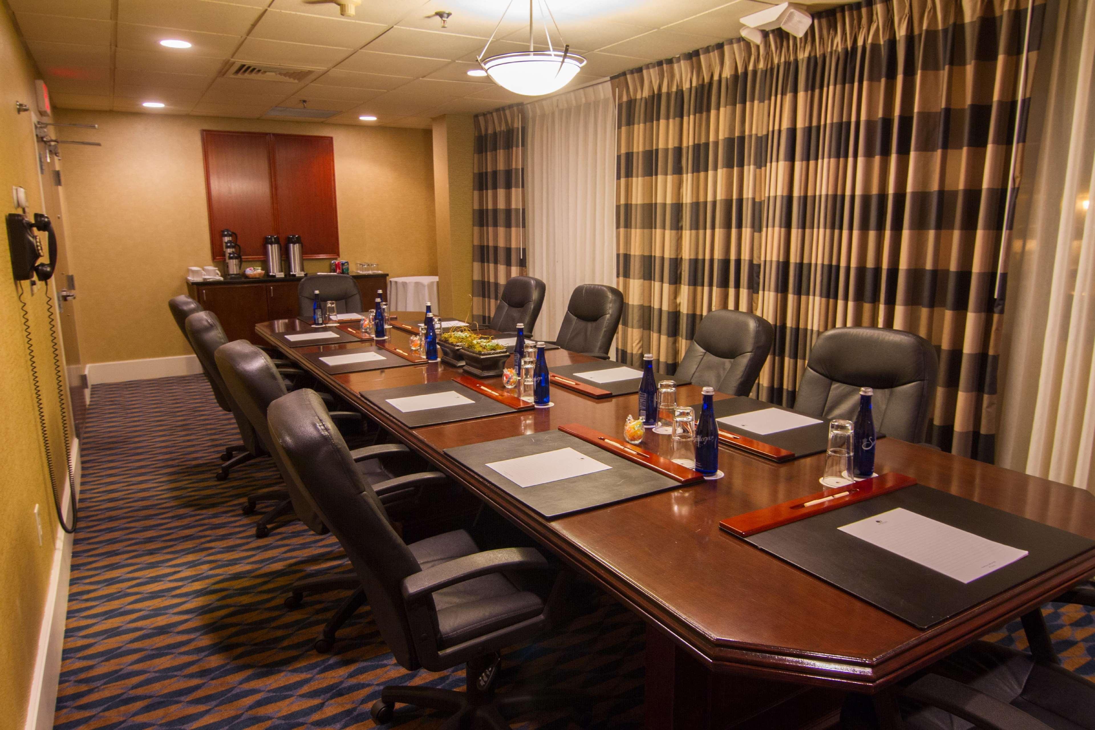 Doubletree By Hilton Norwalk Hotel Ngoại thất bức ảnh