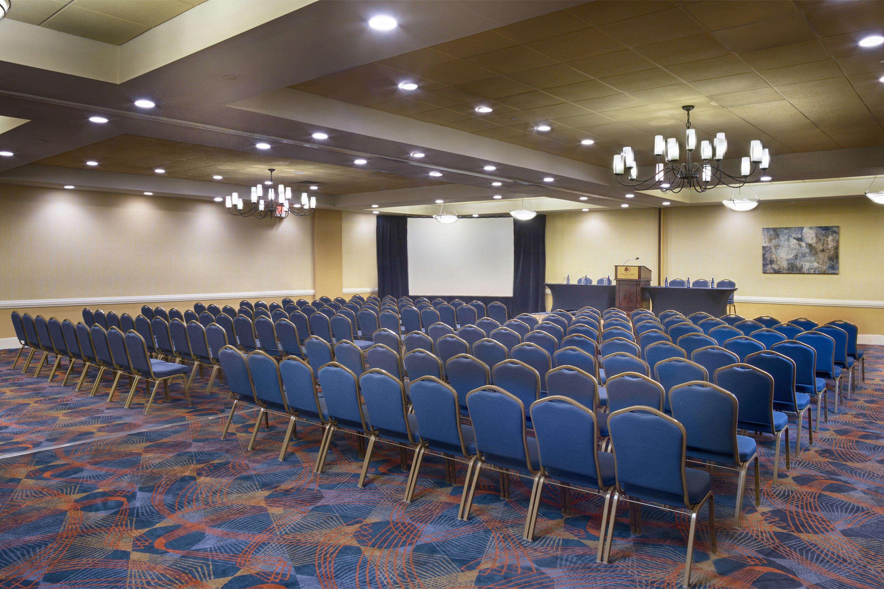Doubletree By Hilton Norwalk Hotel Ngoại thất bức ảnh