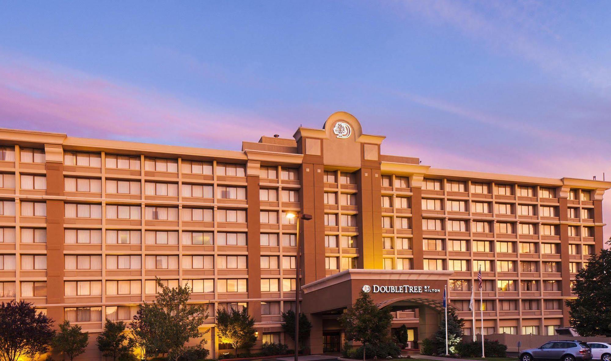 Doubletree By Hilton Norwalk Hotel Ngoại thất bức ảnh